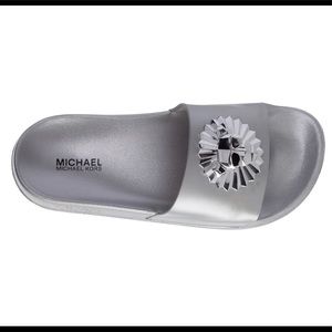 NEW ✨✨ Michael Kors Rory Slide Silver Metallic Sandals 🩴 !!!!